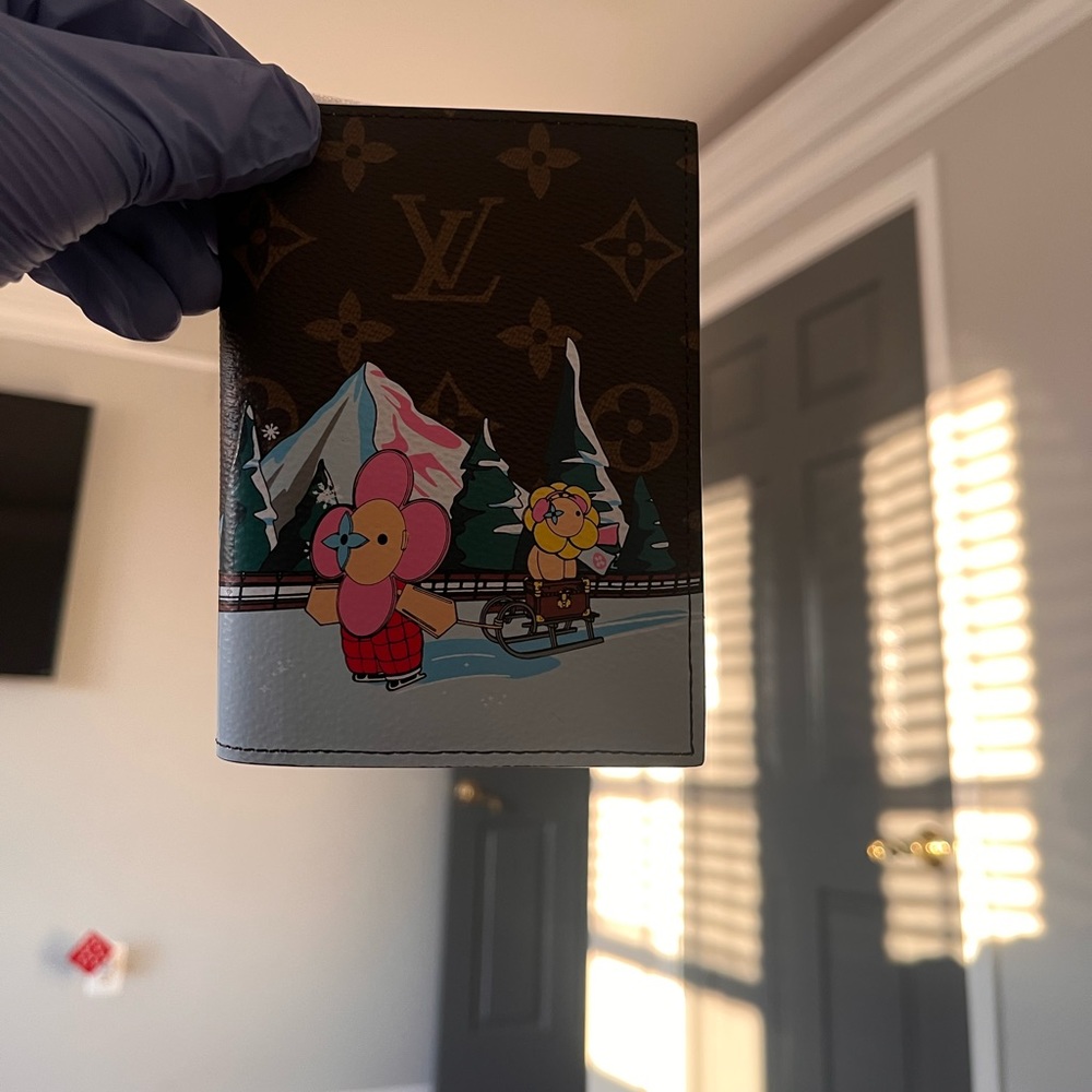 LOUIS VUITTON wallet